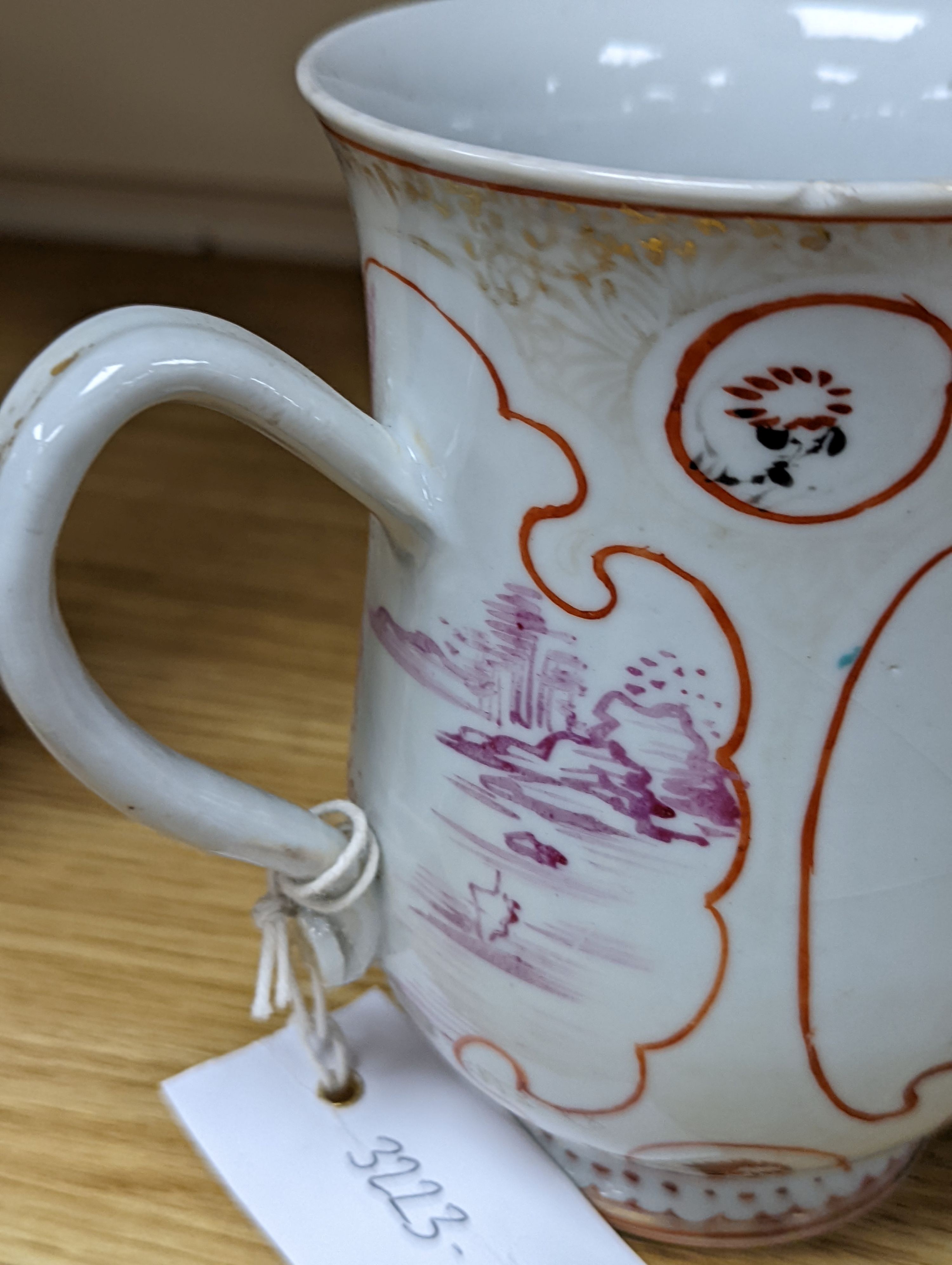 An 18th century Chinese export famille rose mug , 14cm